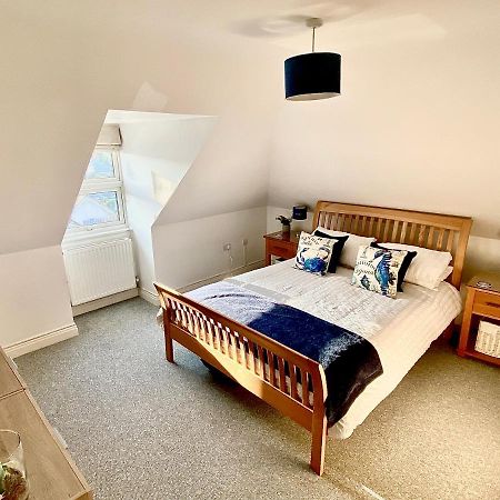 Swanage Holiday Penthouse Apartment, Moments From Beach And Town, On Site Parking, Fast Wifi, Sleeps Up To 6, Rated Exceptional Eksteriør bilde