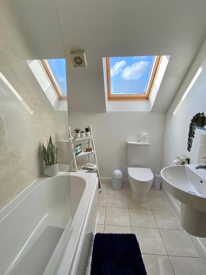 Swanage Holiday Penthouse Apartment, Moments From Beach And Town, On Site Parking, Fast Wifi, Sleeps Up To 6, Rated Exceptional Eksteriør bilde