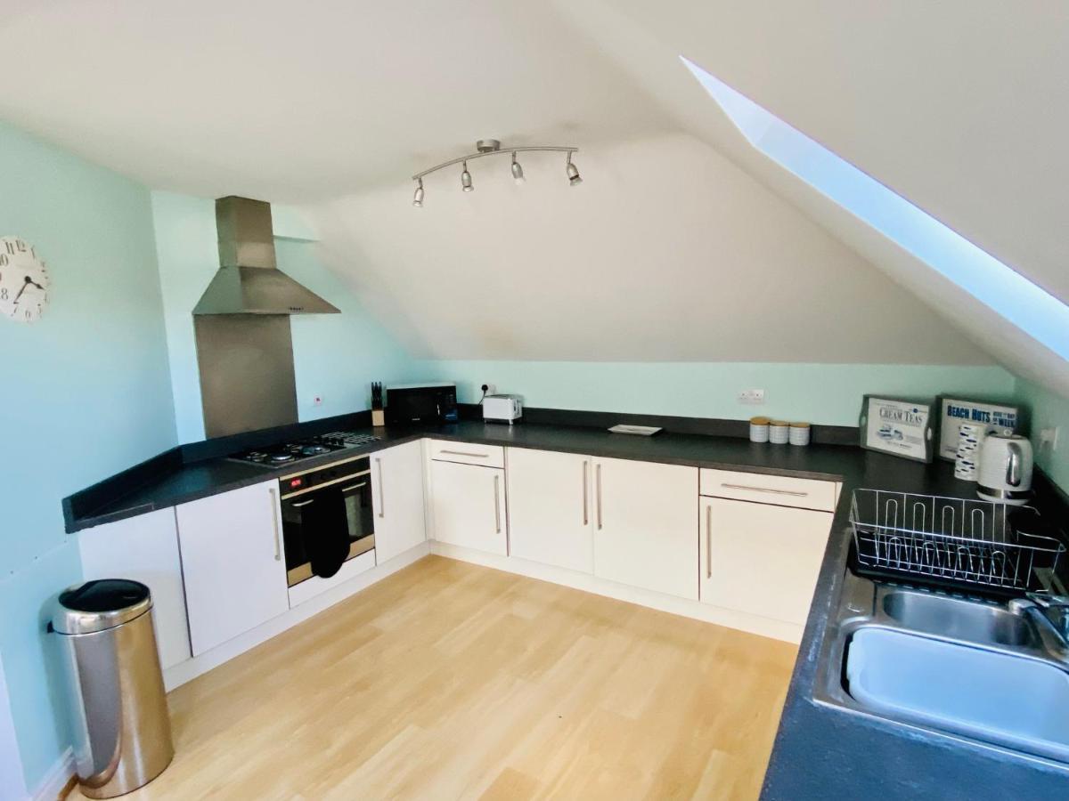 Swanage Holiday Penthouse Apartment, Moments From Beach And Town, On Site Parking, Fast Wifi, Sleeps Up To 6, Rated Exceptional Eksteriør bilde